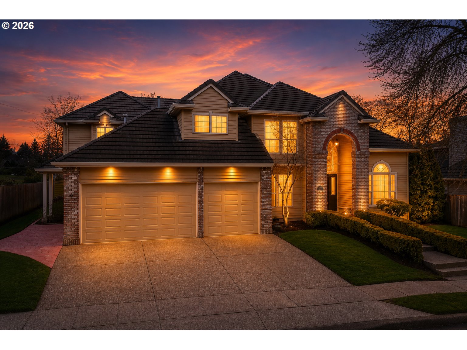 312 NW Pacific Grove Dr — photo