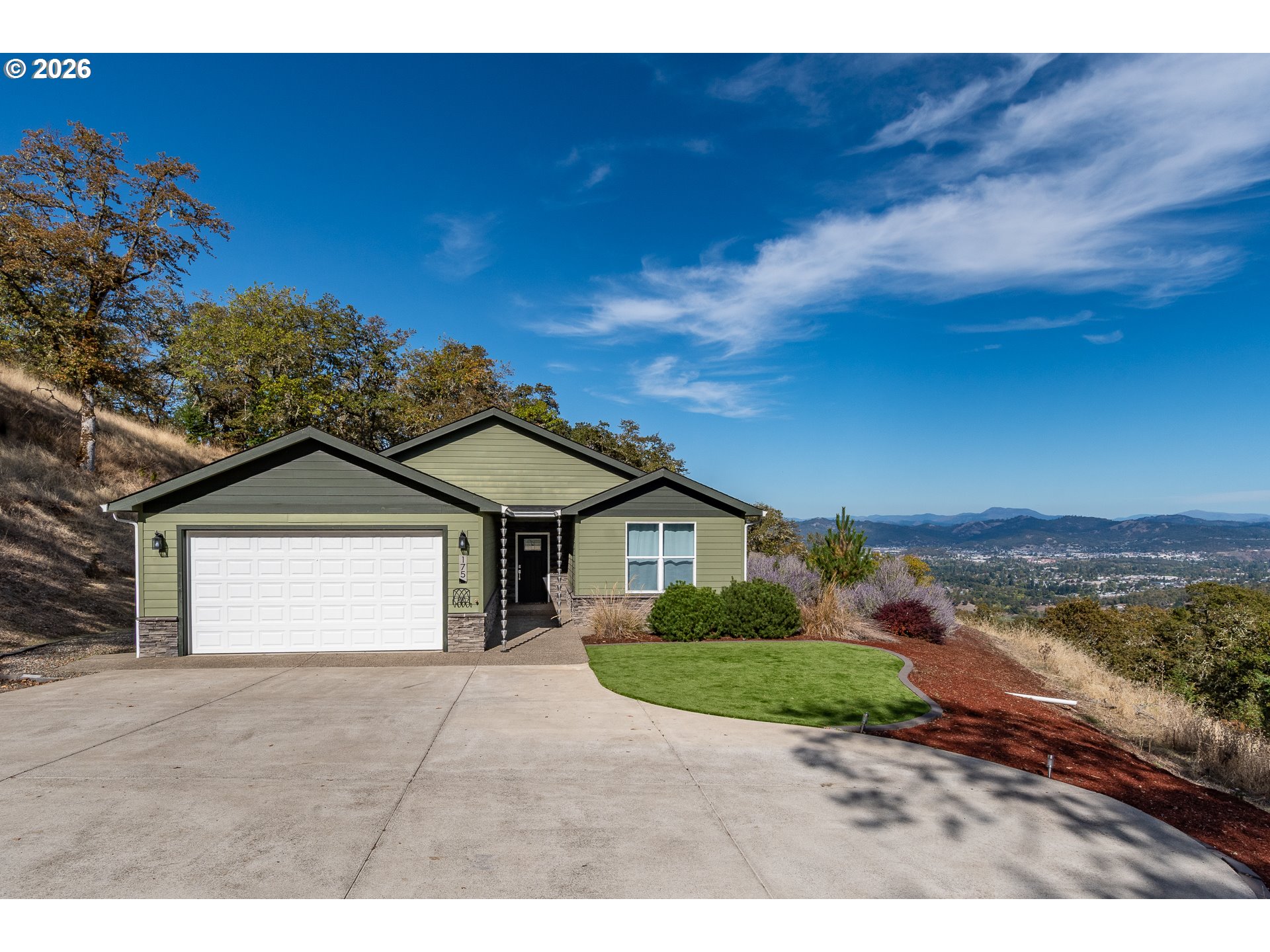 175 Platinum Dr — photo