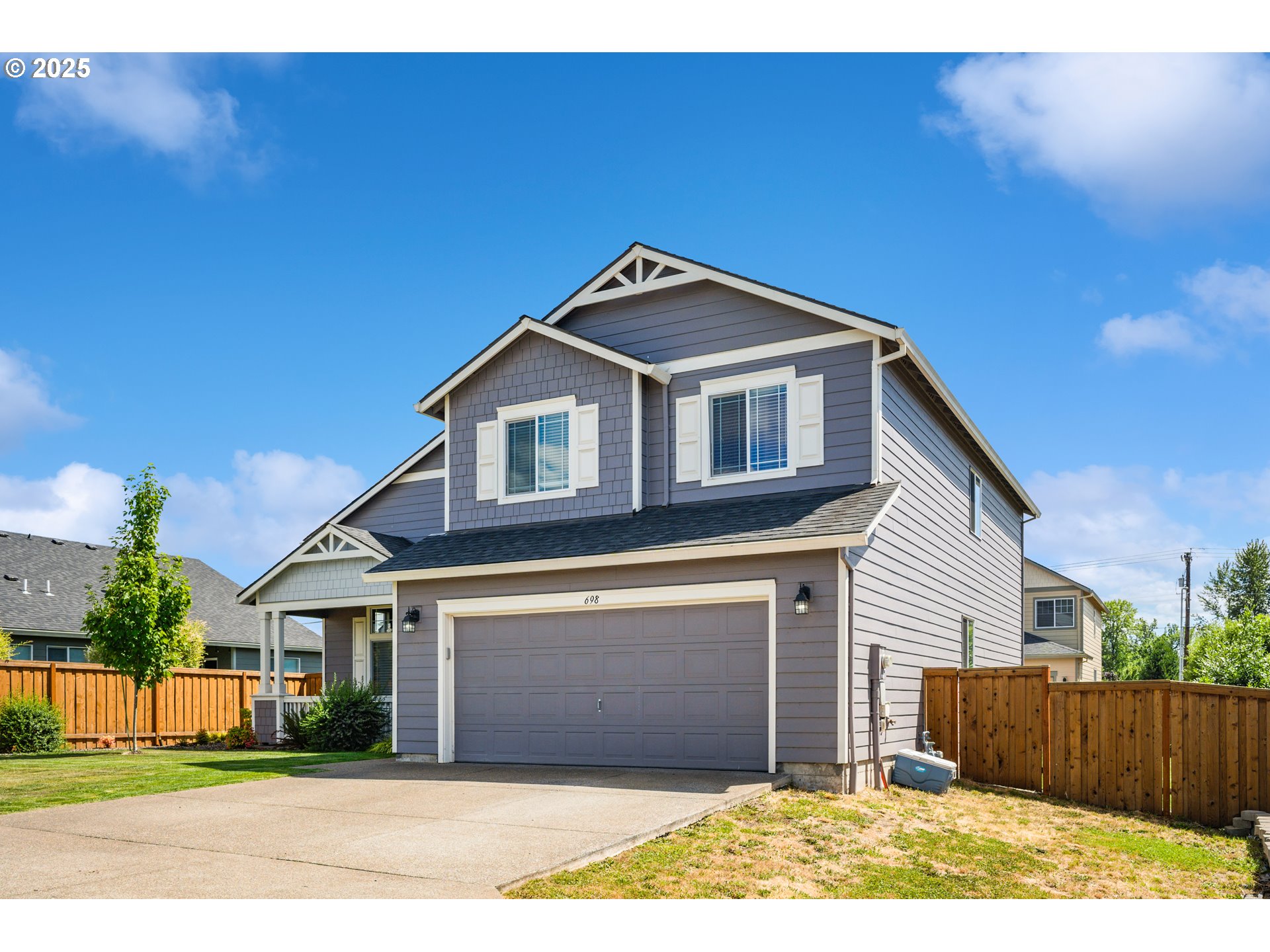 698 Stewart Dr — photo