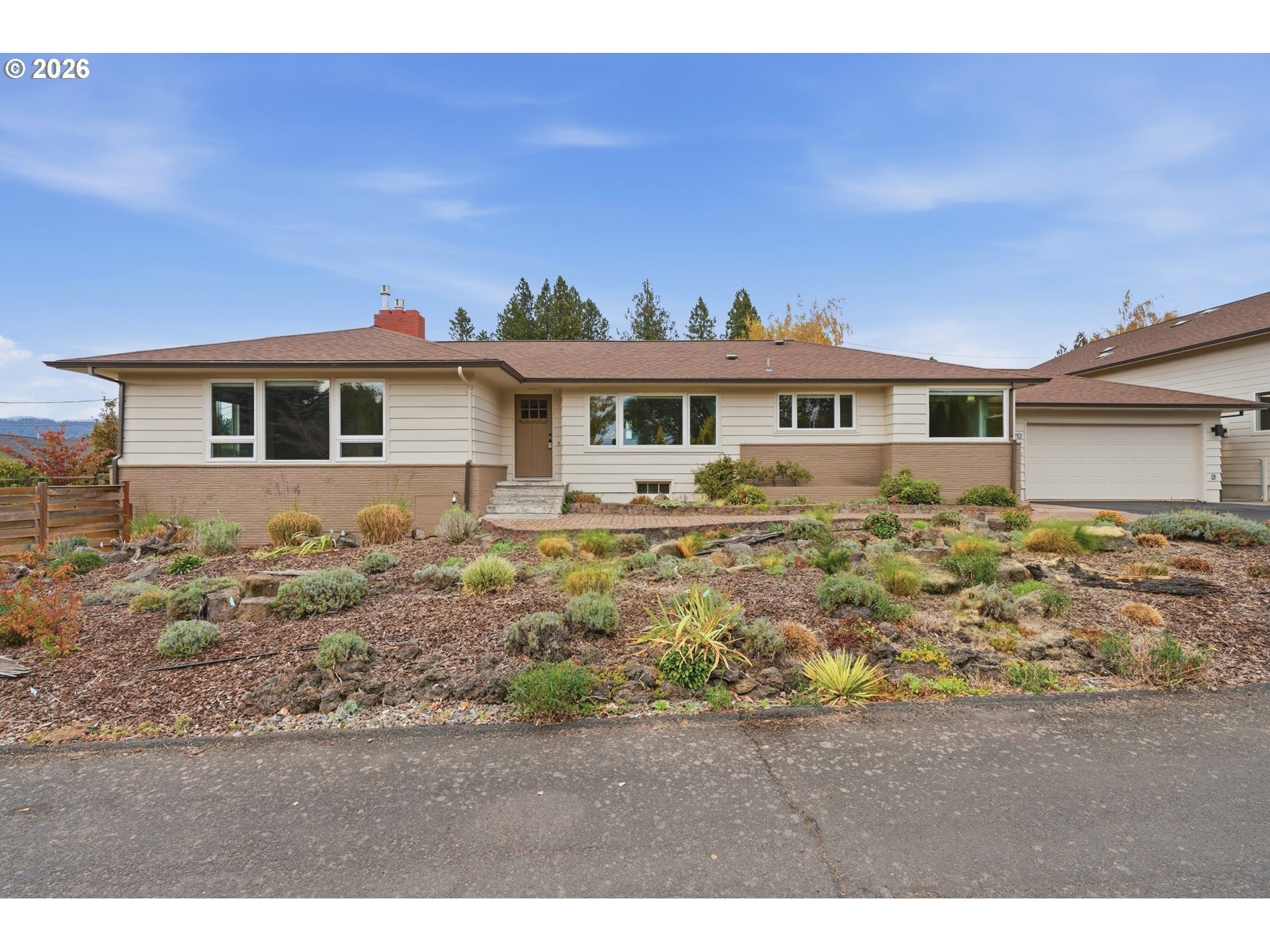 212 SW Robbins Rd — photo