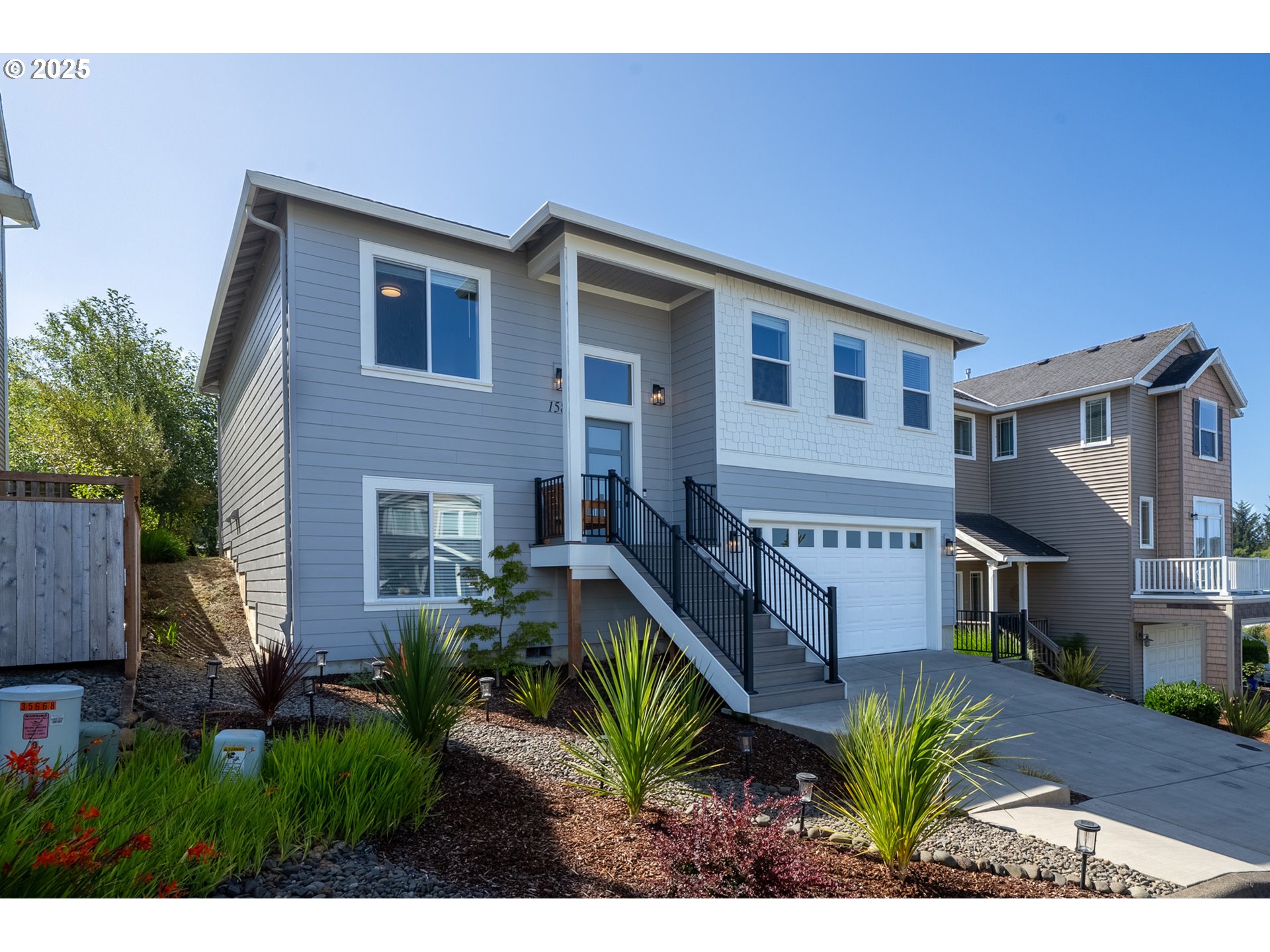 1585 Black Sands Way — photo