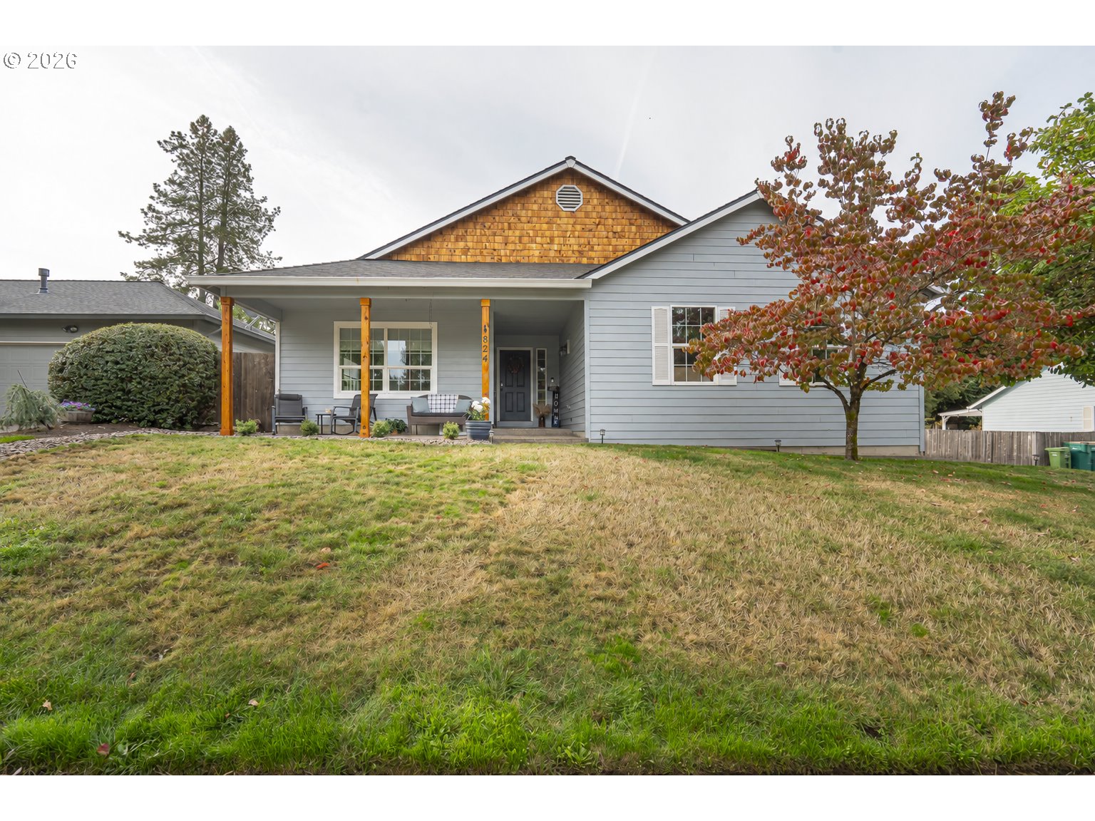824 E Edgewood Dr — photo