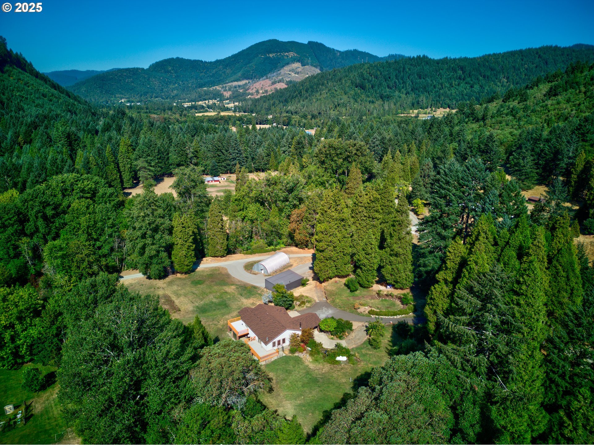 913 Starveout Creek Rd — photo