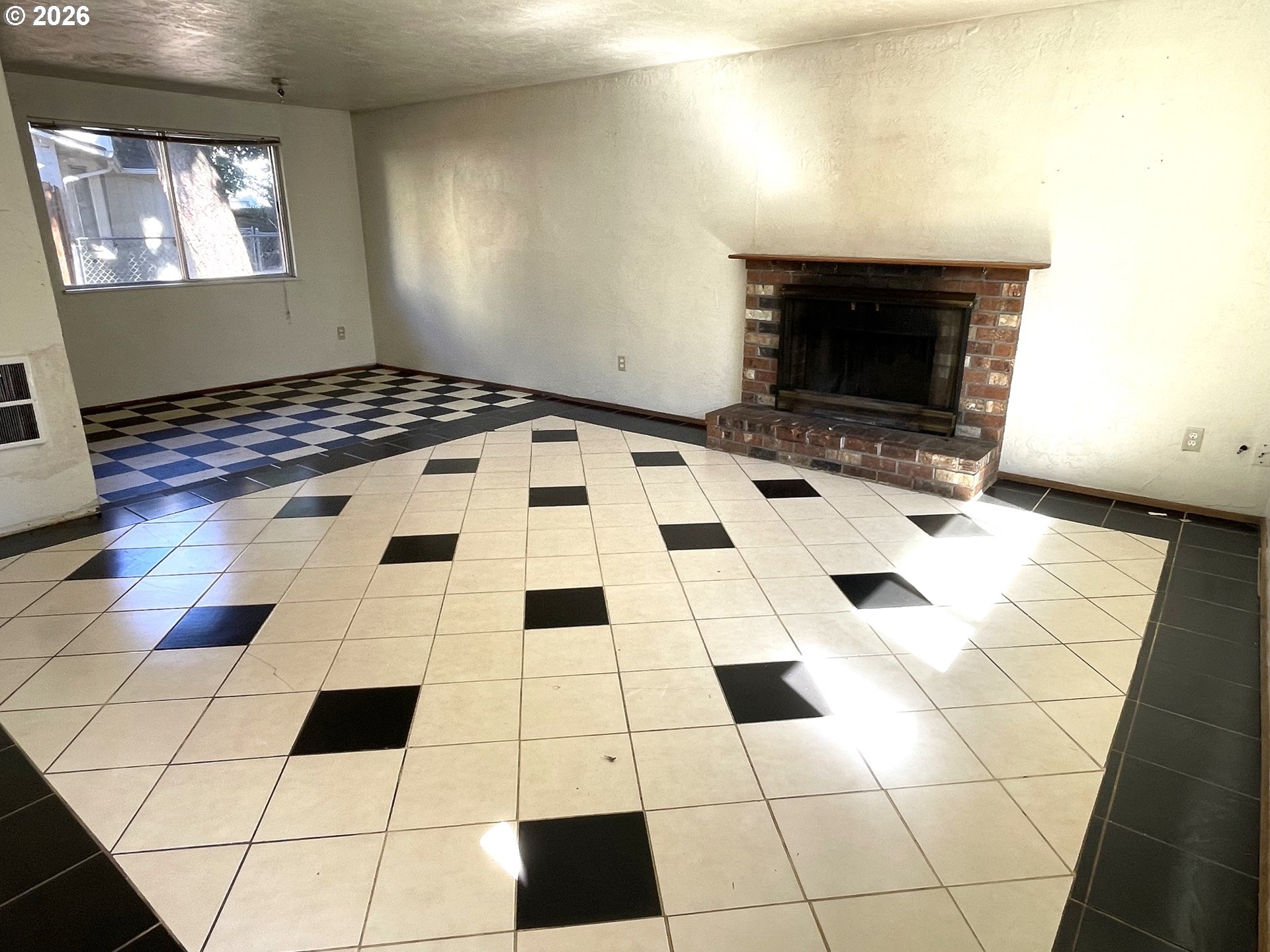 908 N Cloverleaf Loop, Springfield, OR 97477 — photo 3
