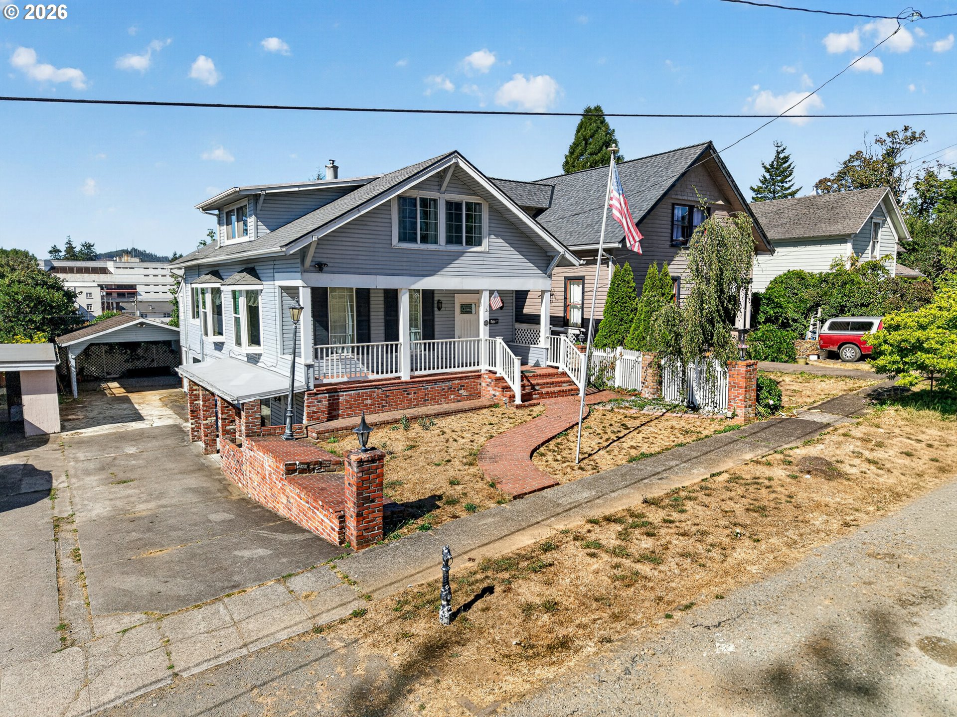 246 E Main St — photo