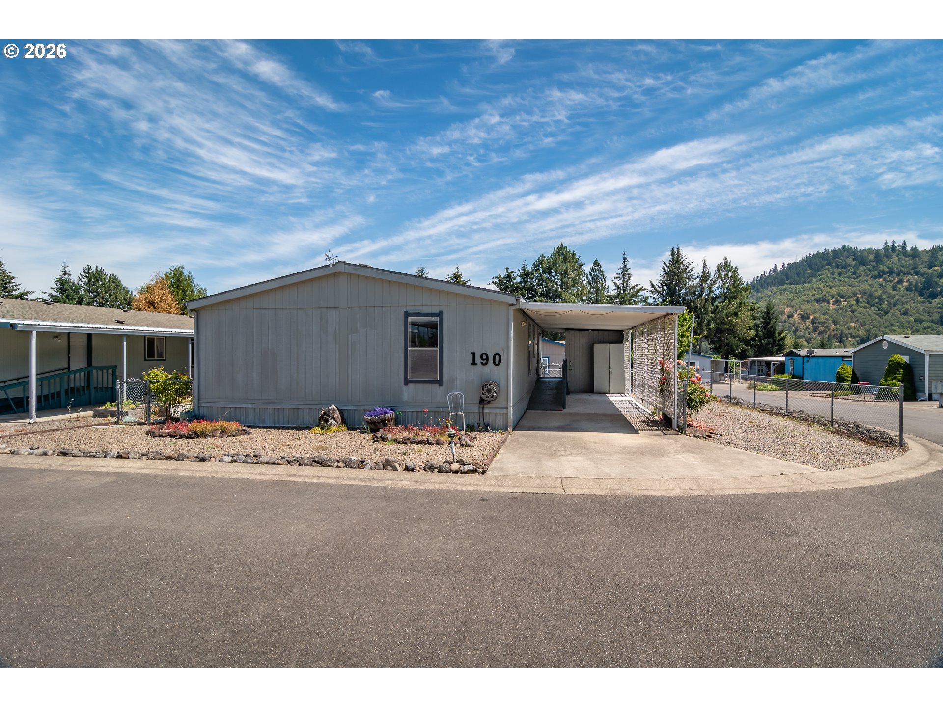 190 Twin Oaks Loop — photo