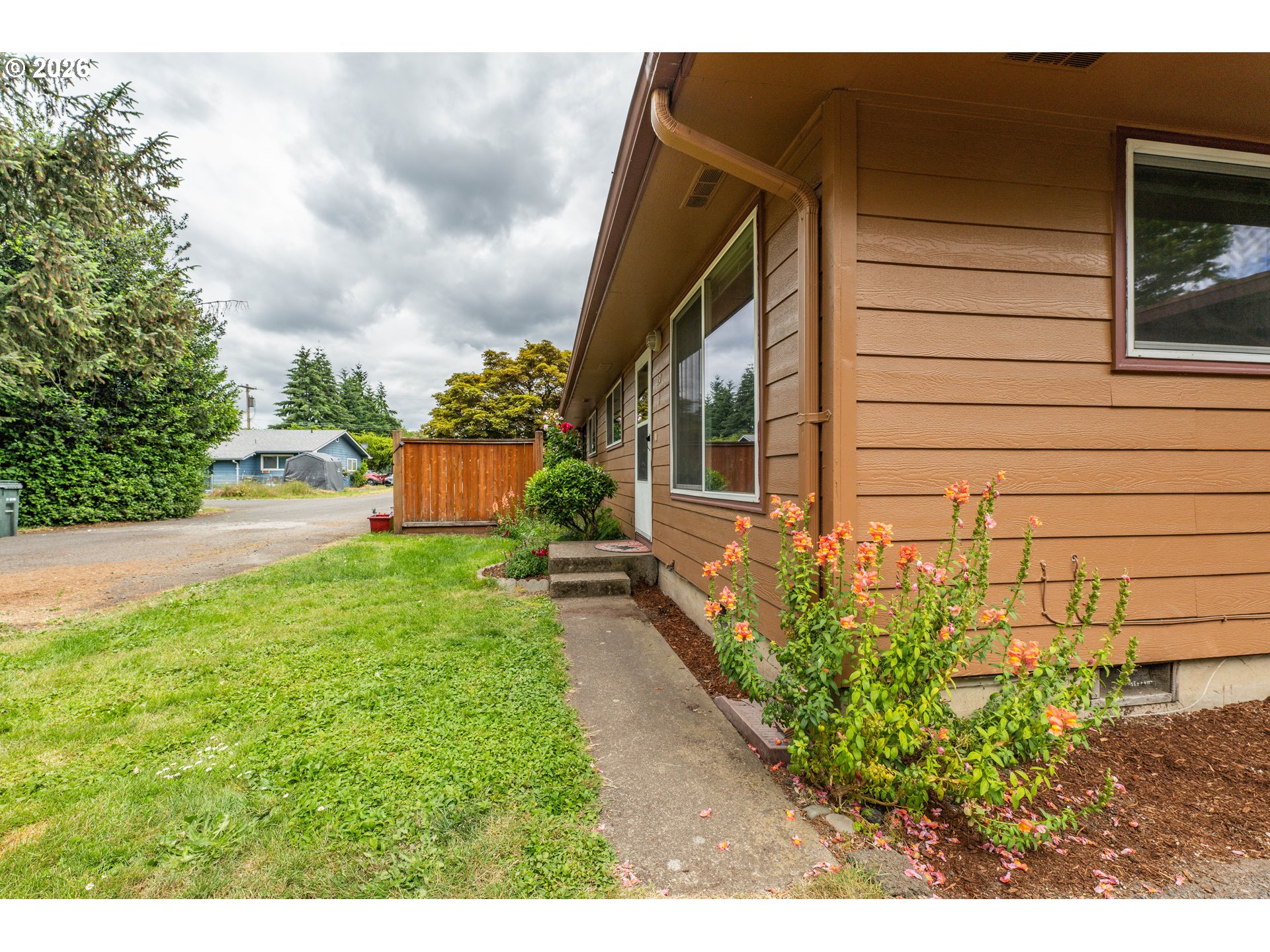 229 Holeman Ave, Eugene, OR 97404 — photo 2