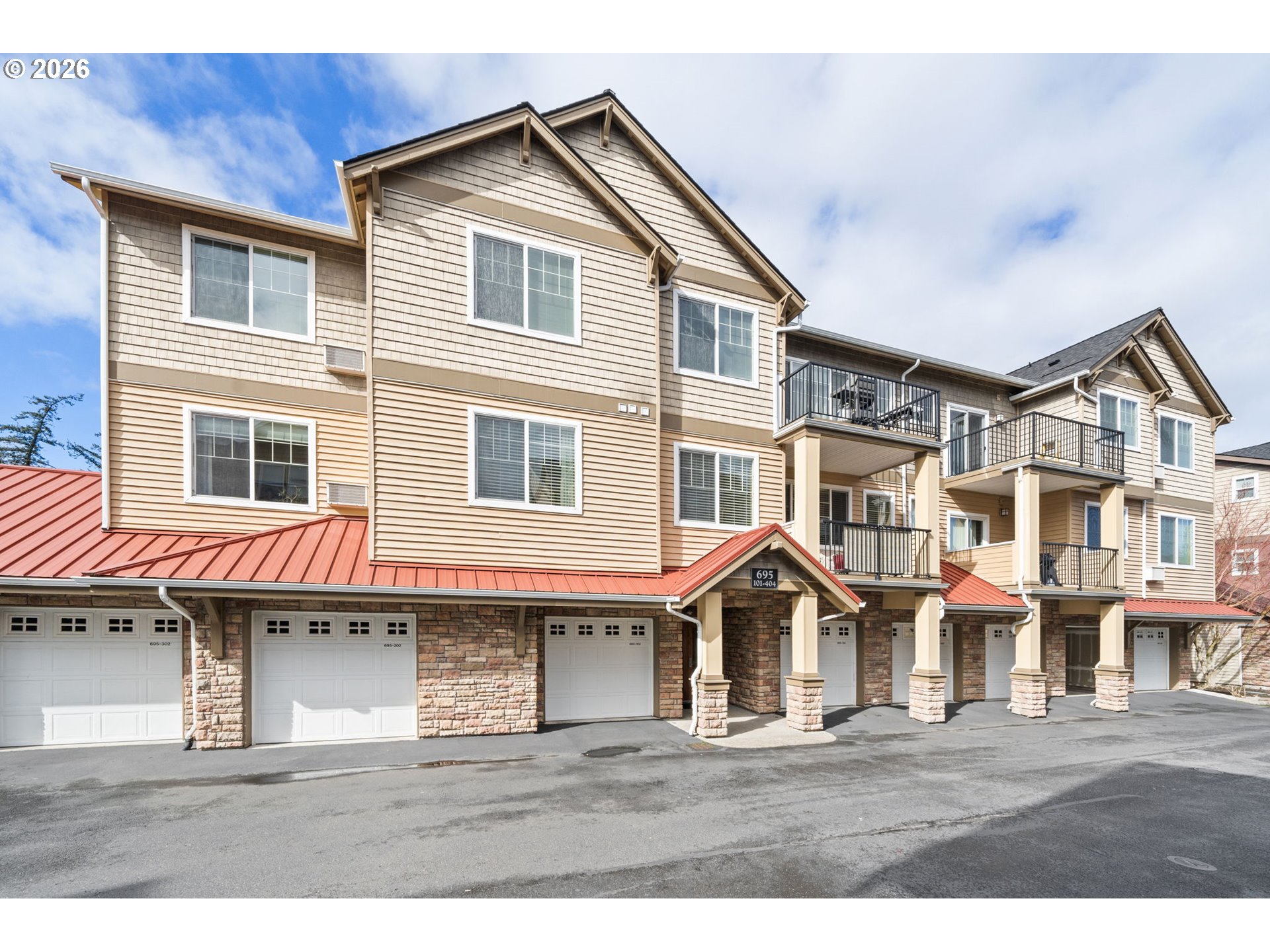 695 NW Falling Waters Ln 304 — photo