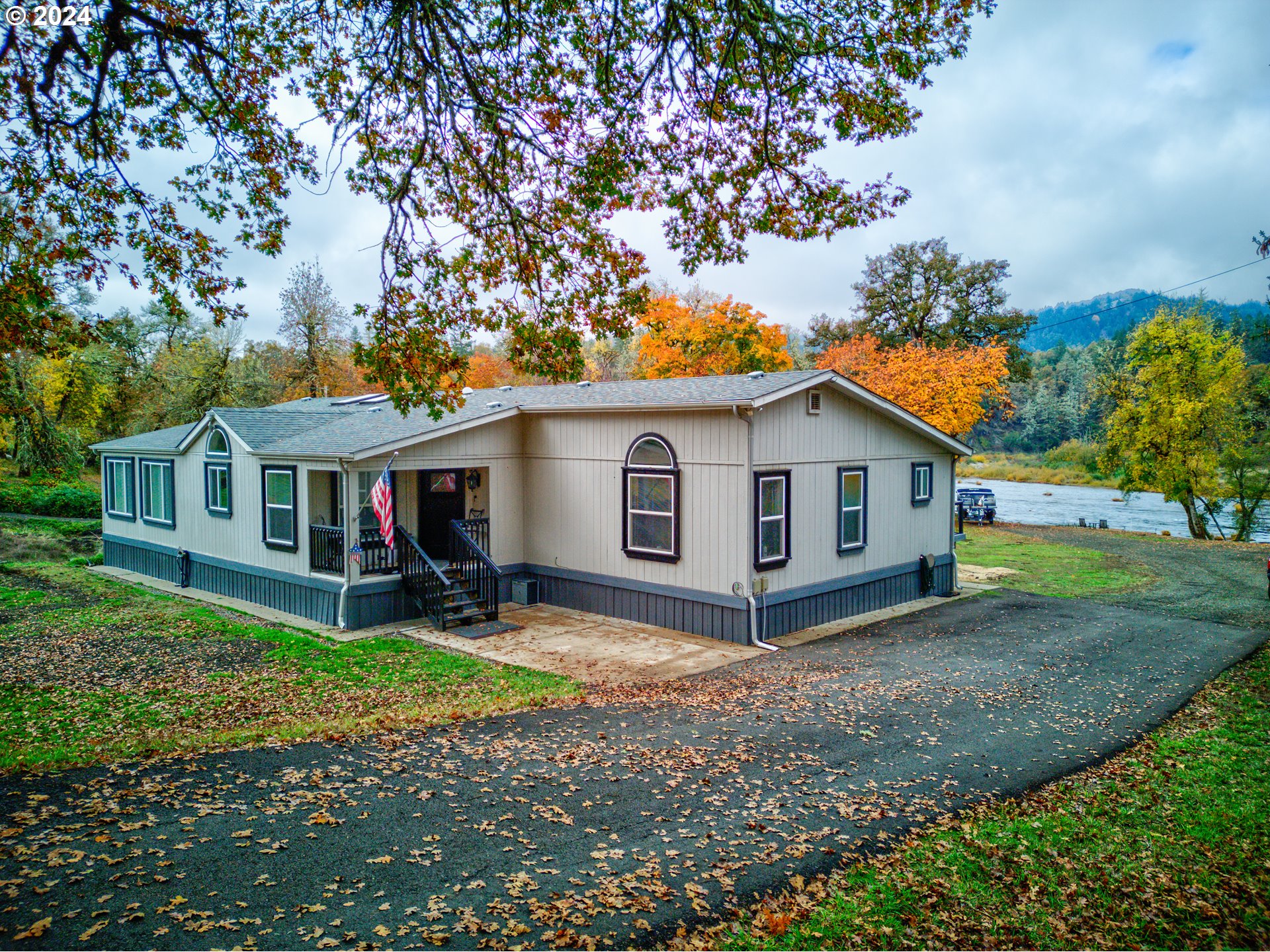 2665 Whistlers Park Rd — photo