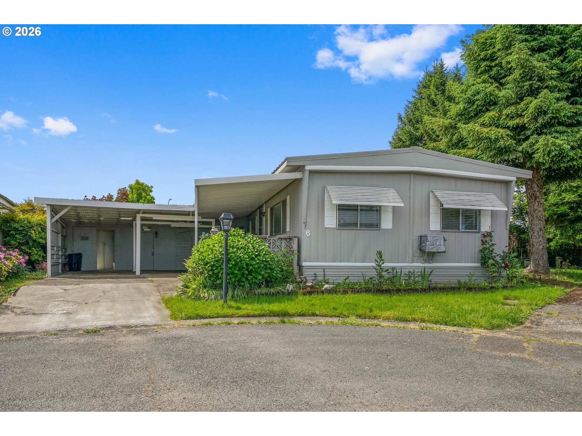 612 N Cascade Dr — photo