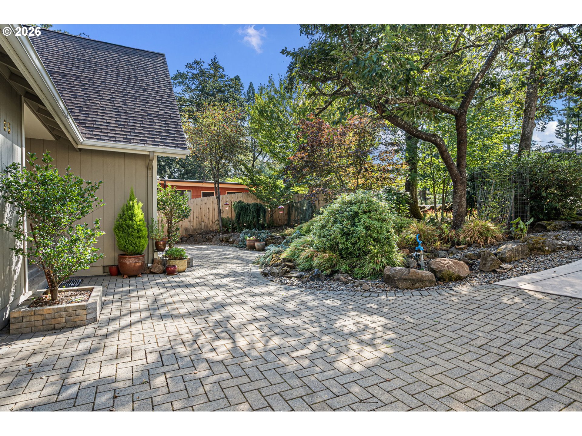 85 W 35th Pl, Eugene, OR 97405 — photo 2