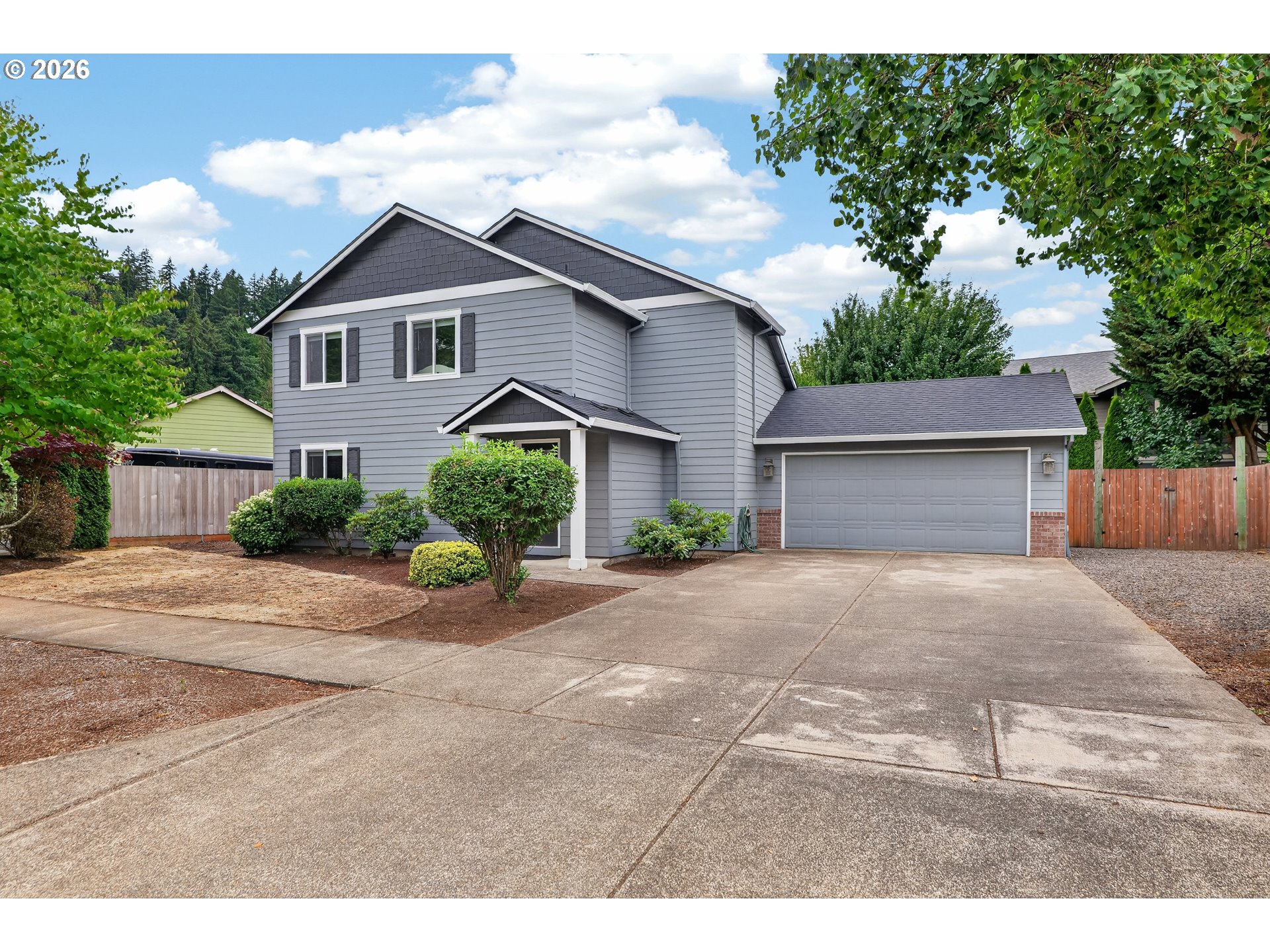 209 Pioneer Dr — photo