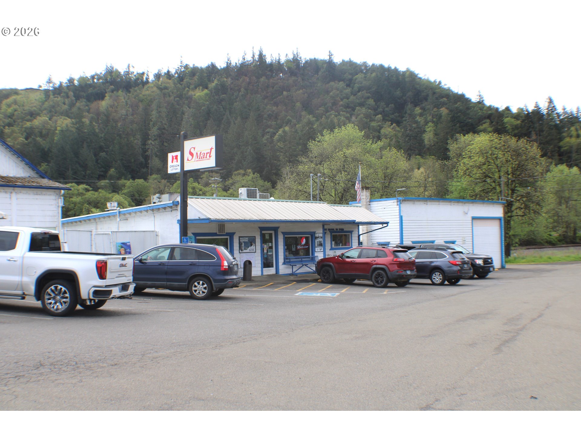8833 Old Highway 99 — photo