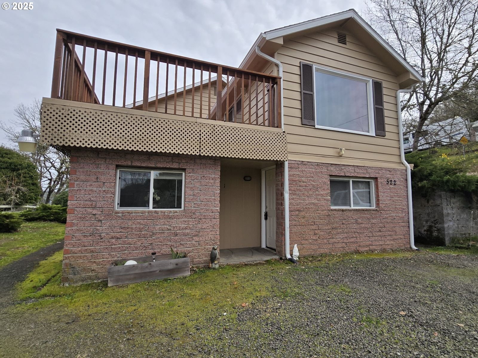 522 SE Hillside Dr — photo