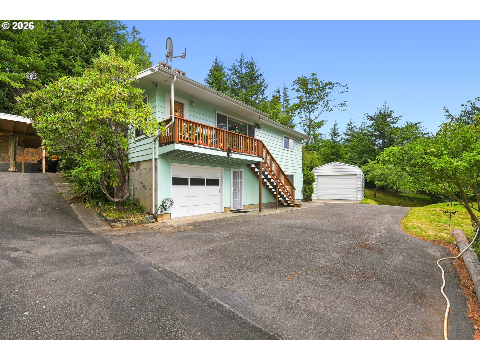 640 Royal Dr — photo