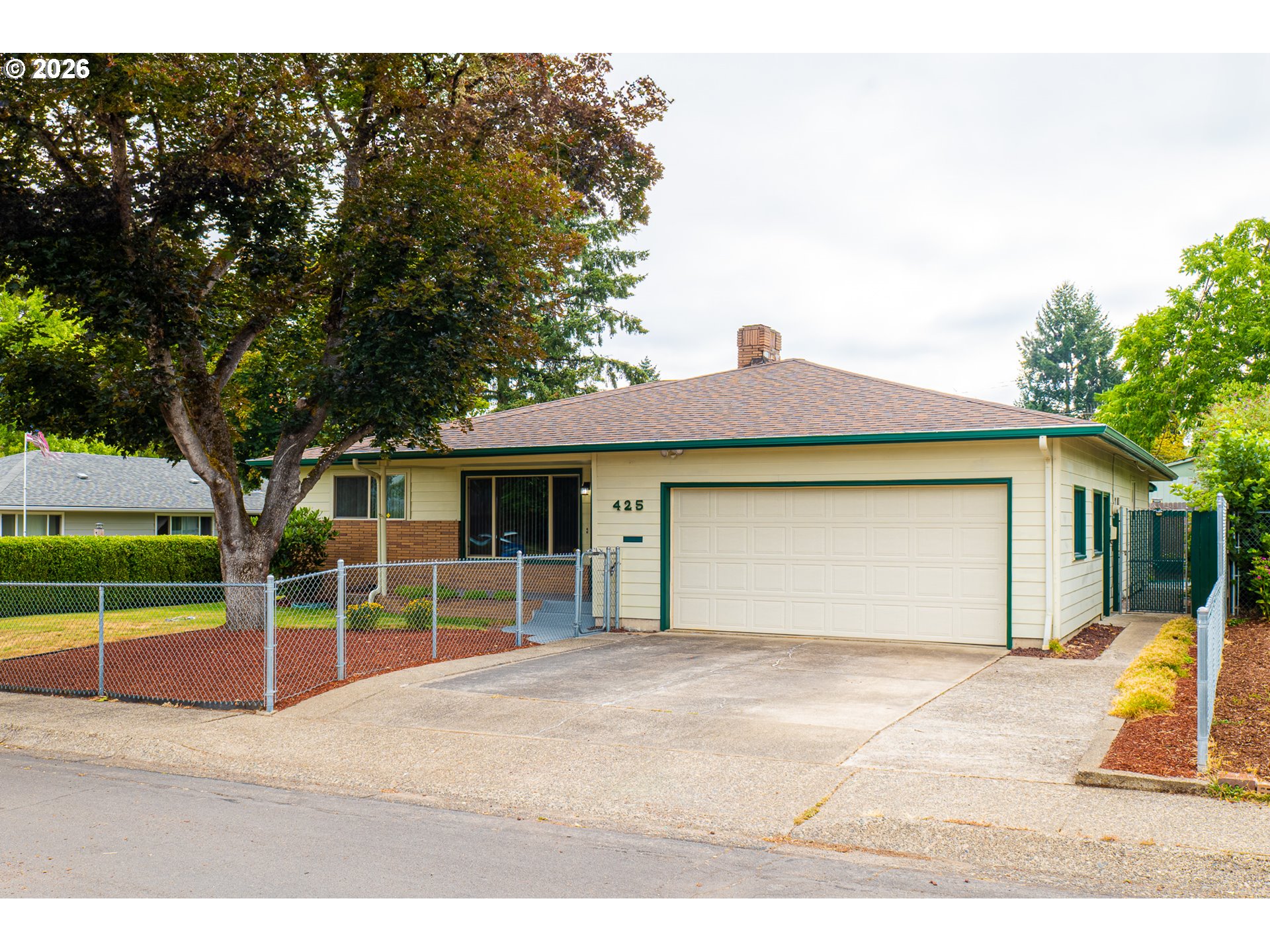 425 W Maple St — photo