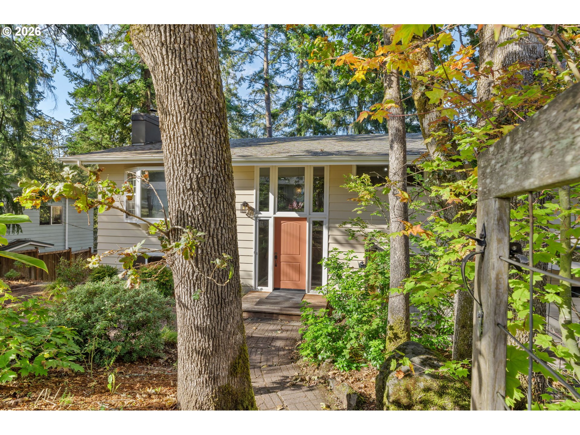105 W 35th Pl, Eugene, OR 97405 — photo 2
