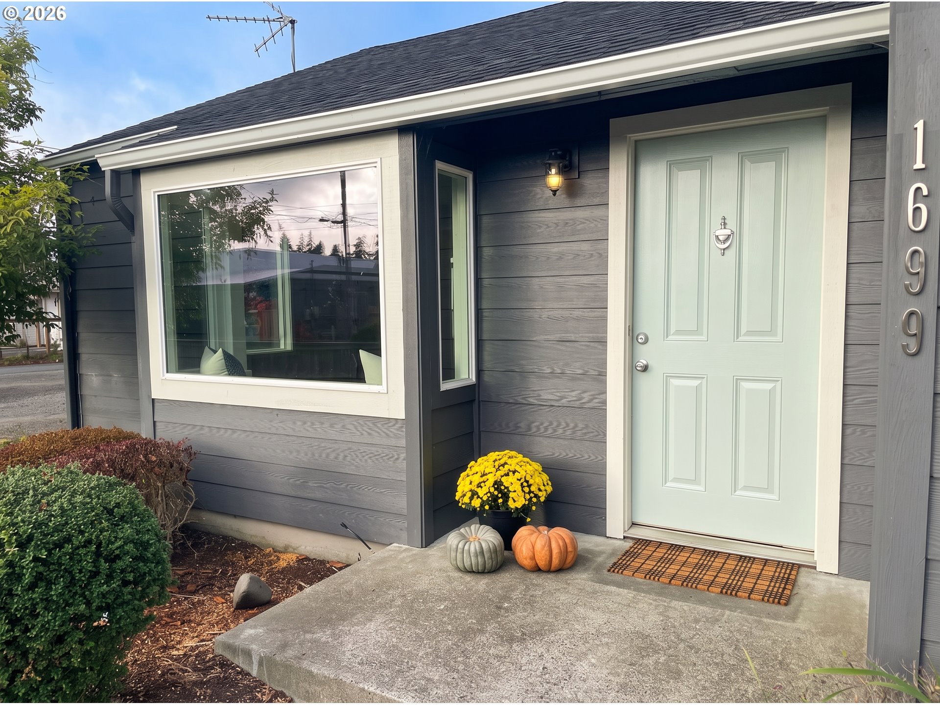 1699 Pine St, Florence, OR 97439 — photo 2