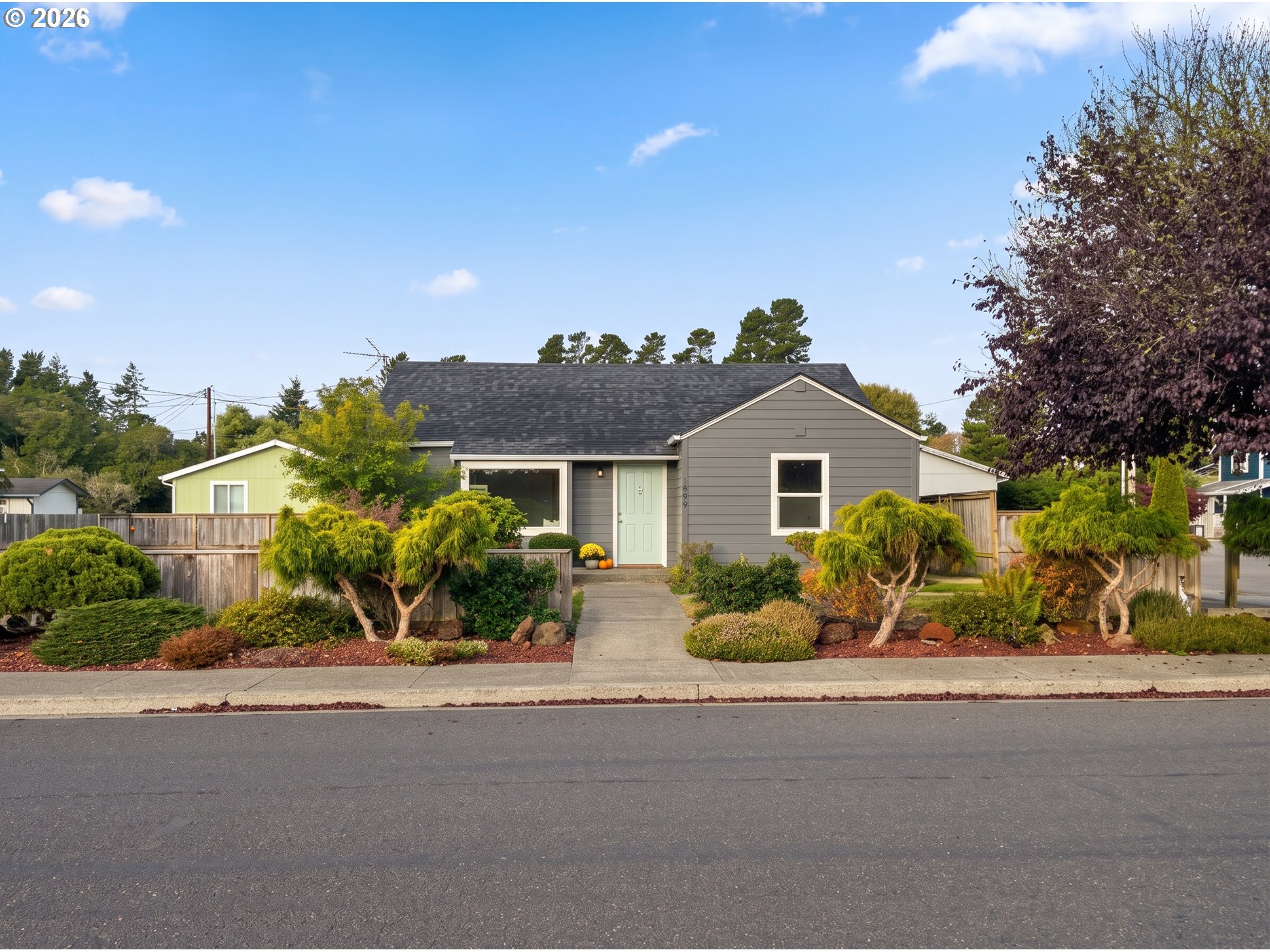 1699 Pine St, Florence, OR 97439 — photo 3