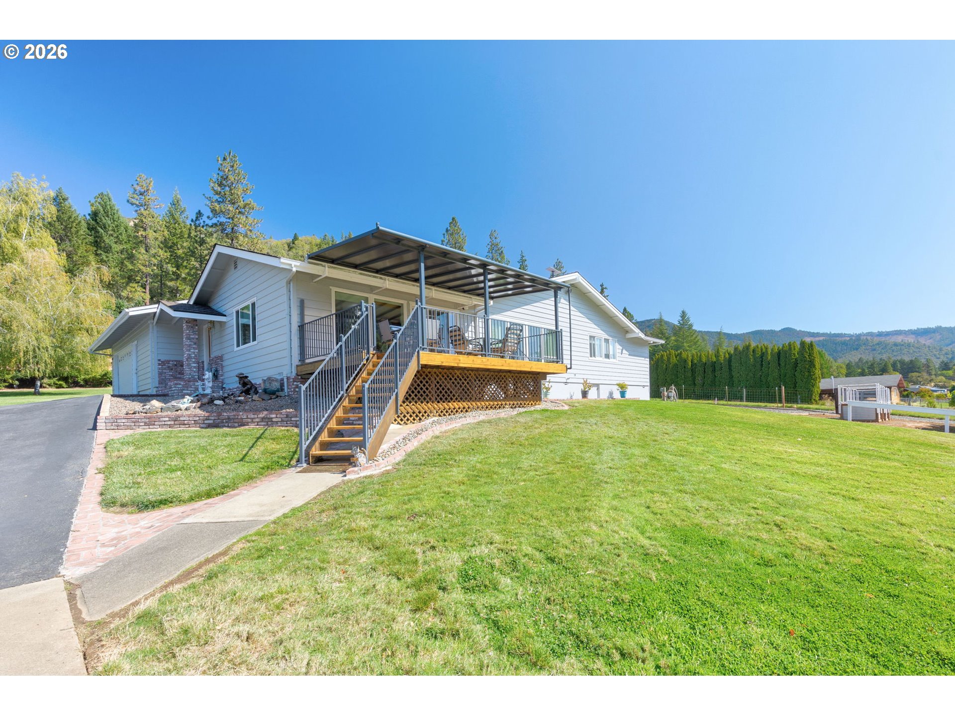 7695 N Applegate Rd, GrantsPass, OR 97527