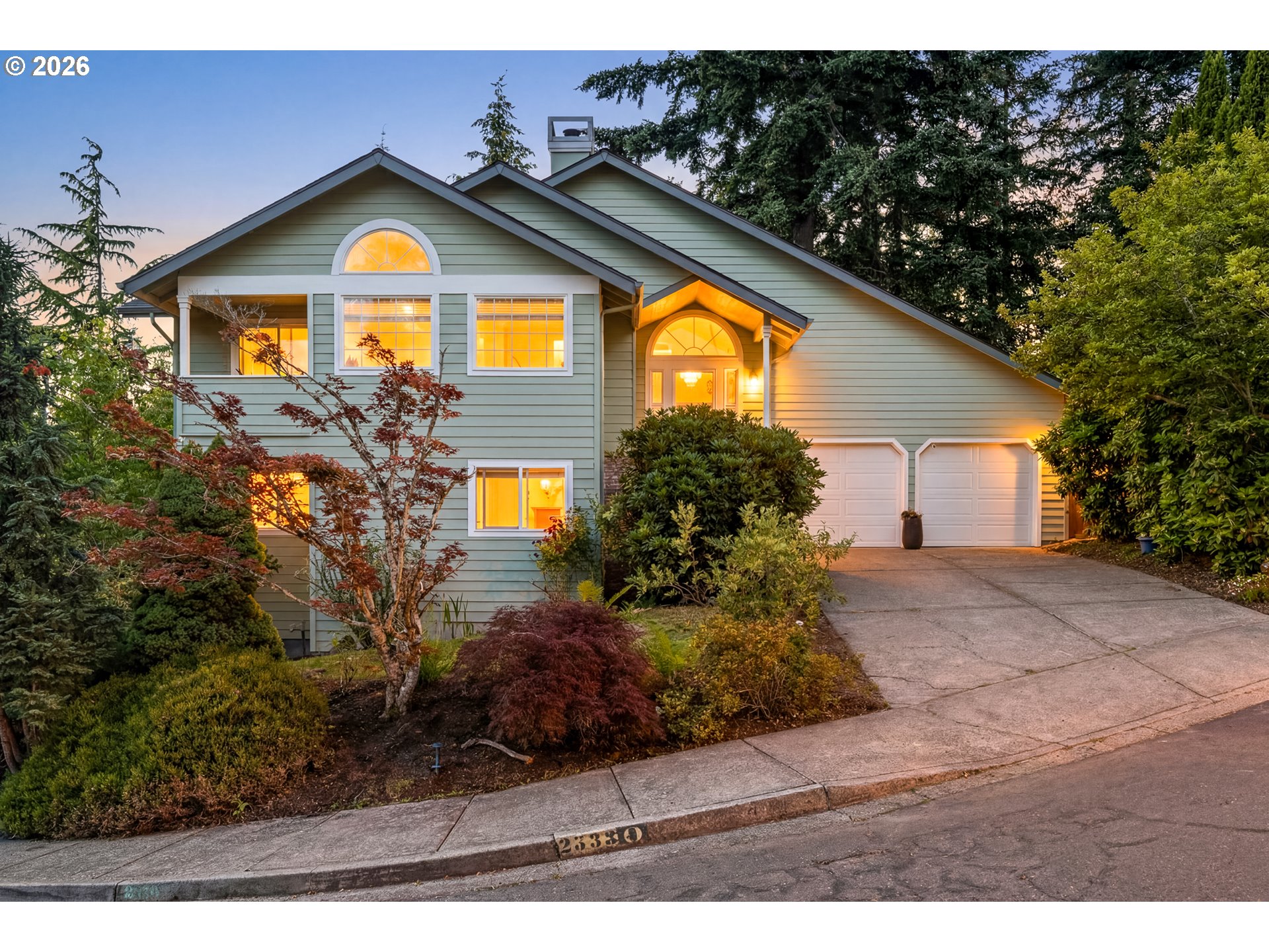 2533 Moon Mountain Dr — photo