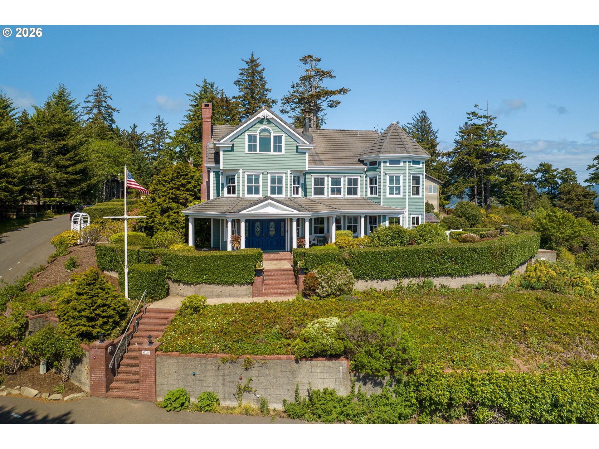 930 NW Highland Dr — photo