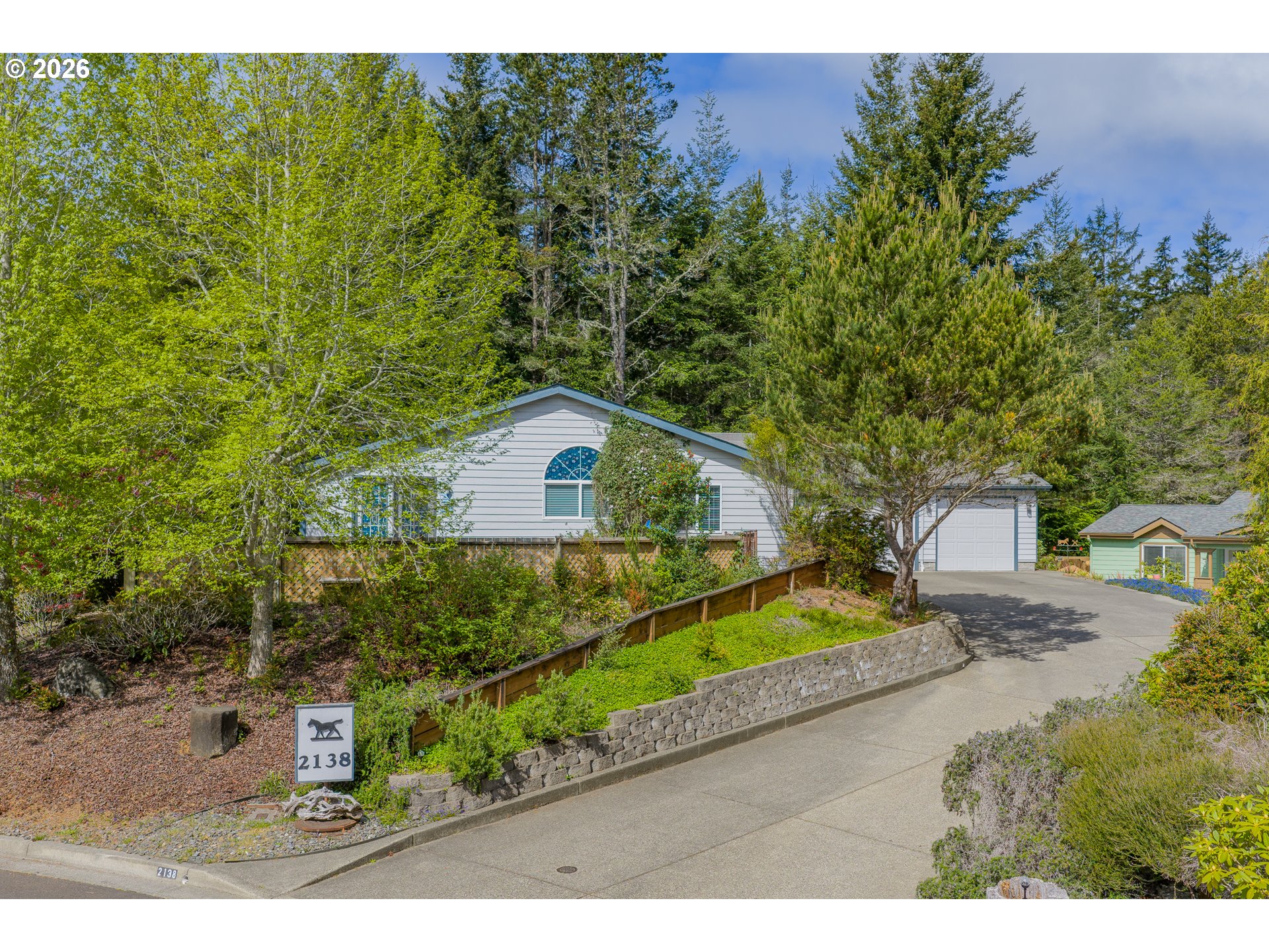 2138 Lynne Dr — photo