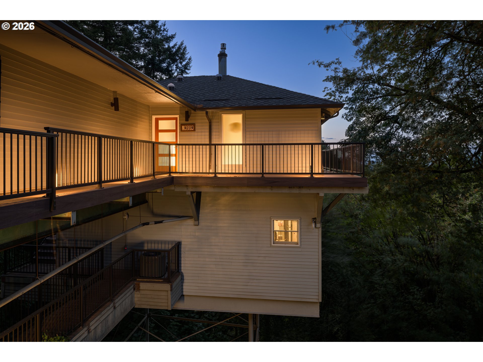 2445 SW Montgomery Dr — photo
