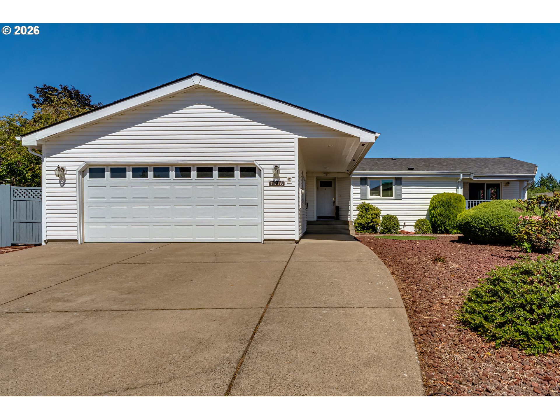 1816 Fountain Ct — photo