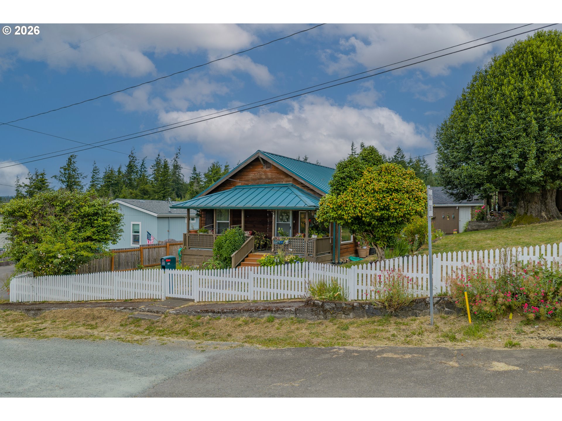 131 Bender St — photo