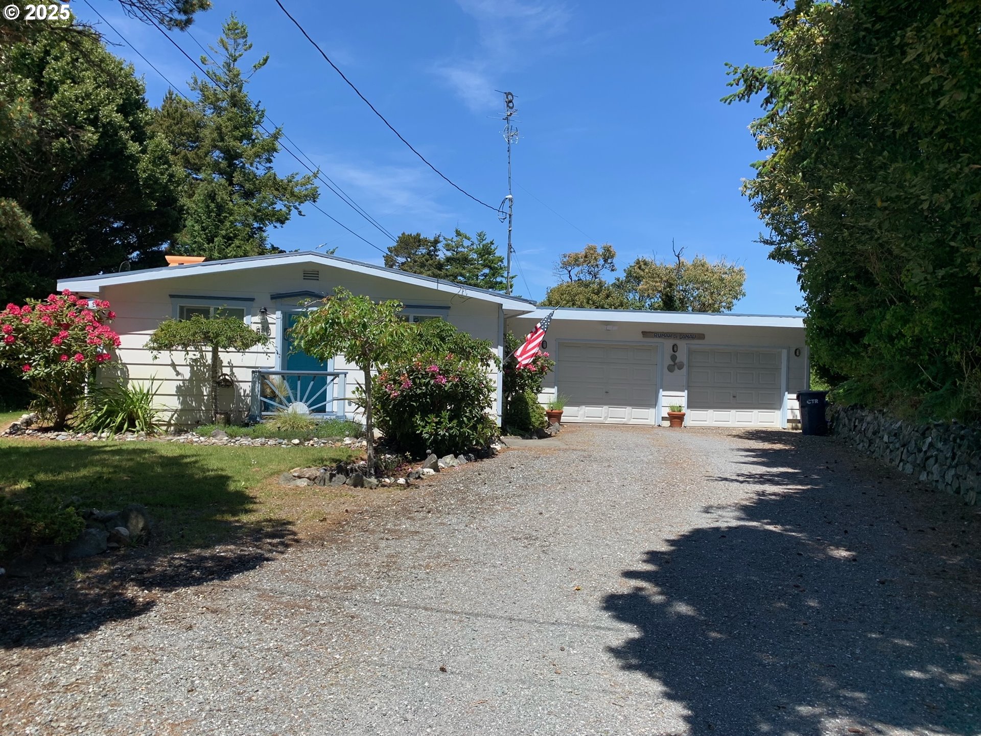 850 Lakeshore Dr — photo