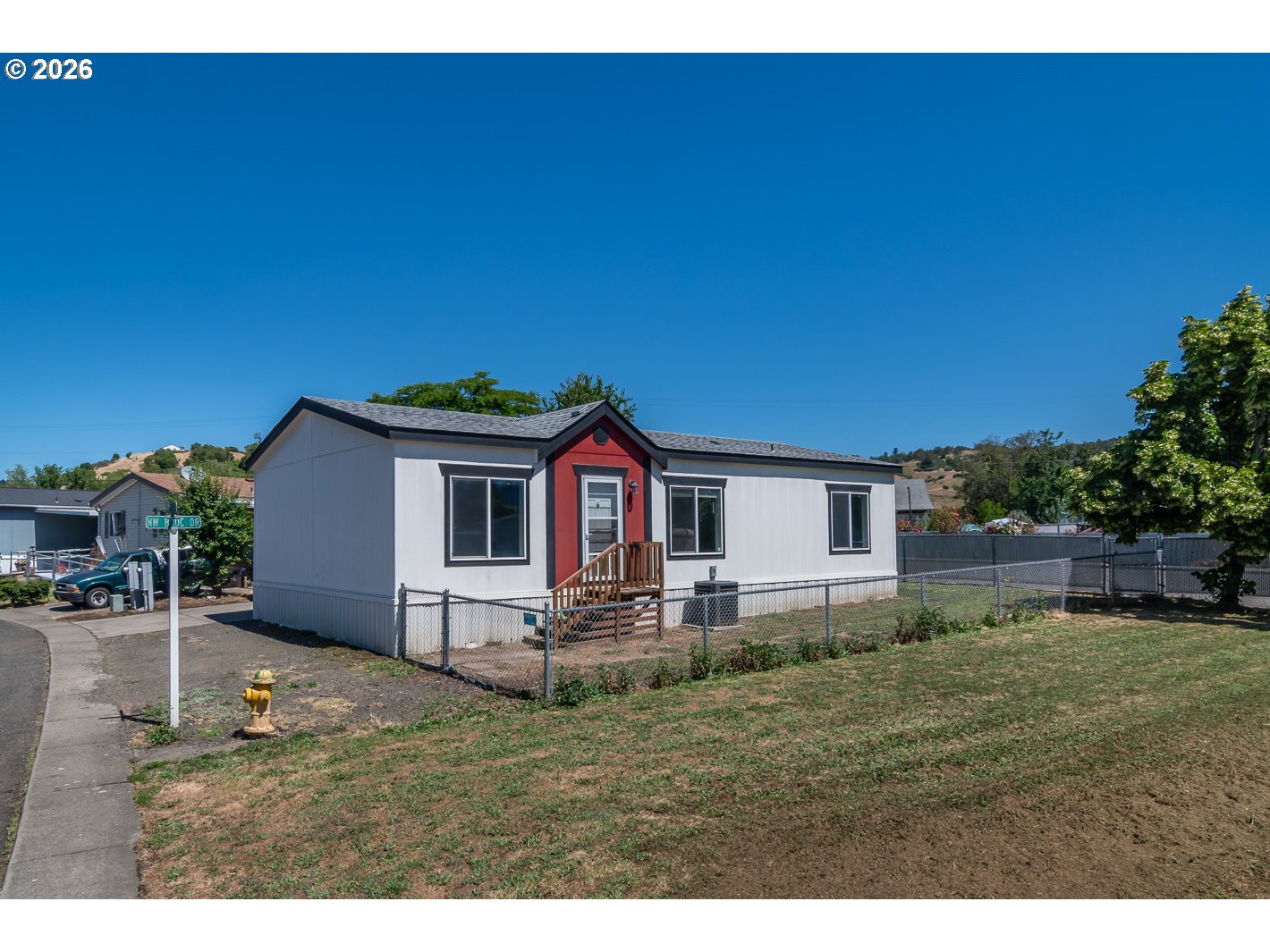 105 NW Stephanie Ct — photo