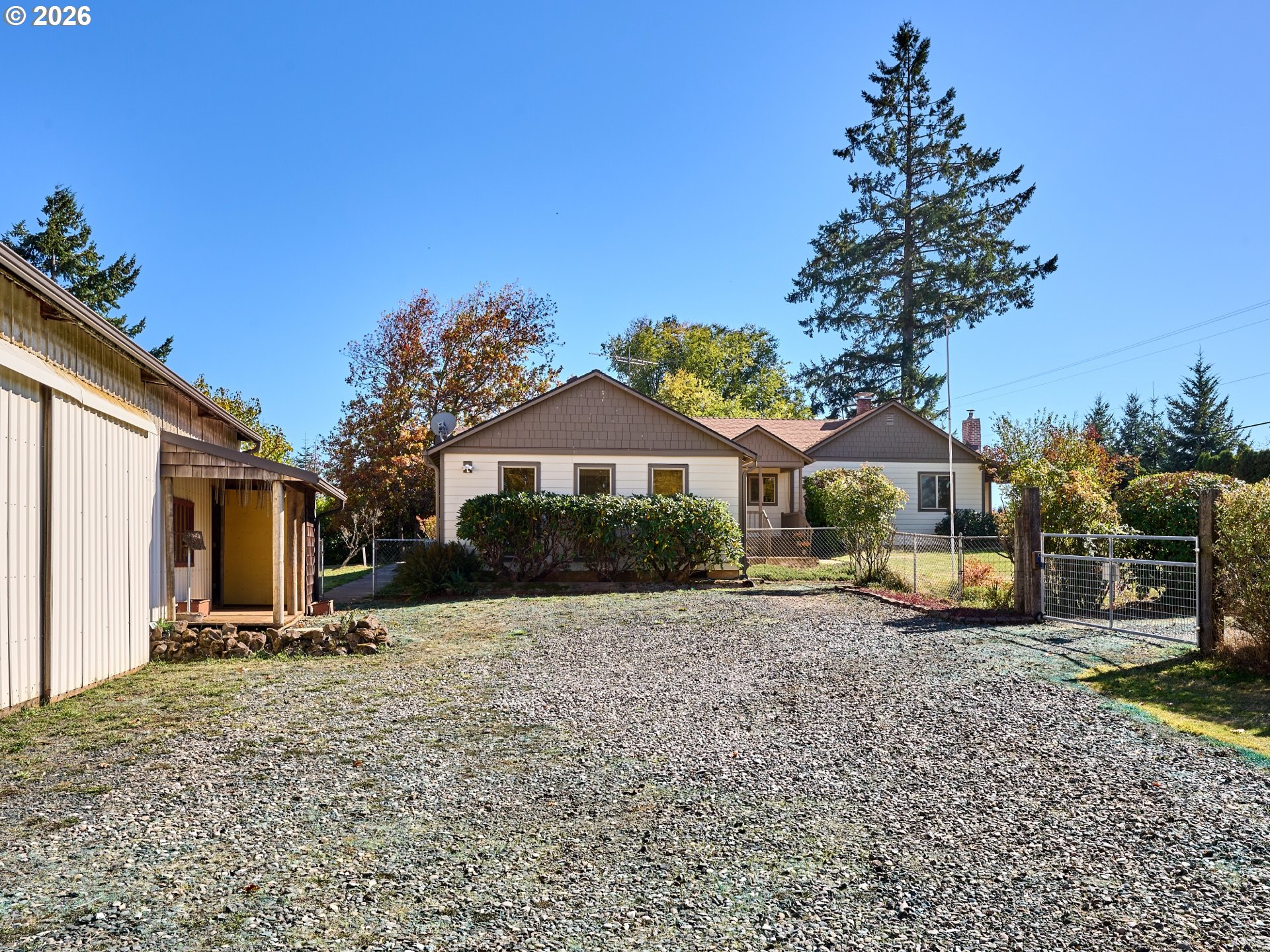 1060 Silver Falls Dr NE — photo