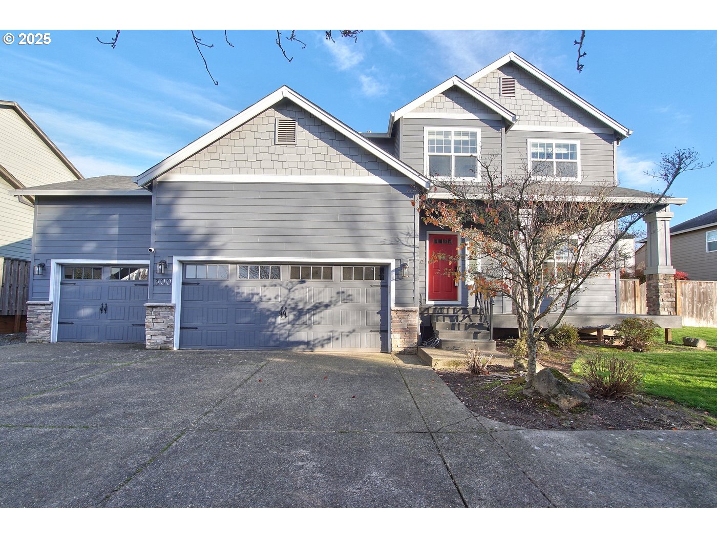 300 SW Mt Mazama St — photo