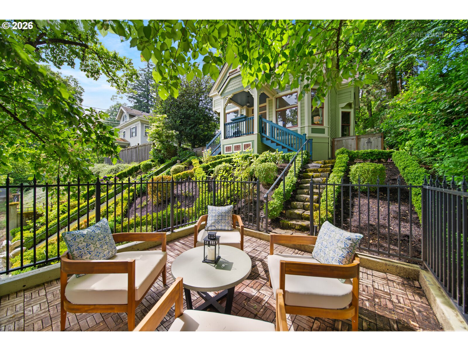 2104 SW Spring St, Portland, OR 97201 — photo 3