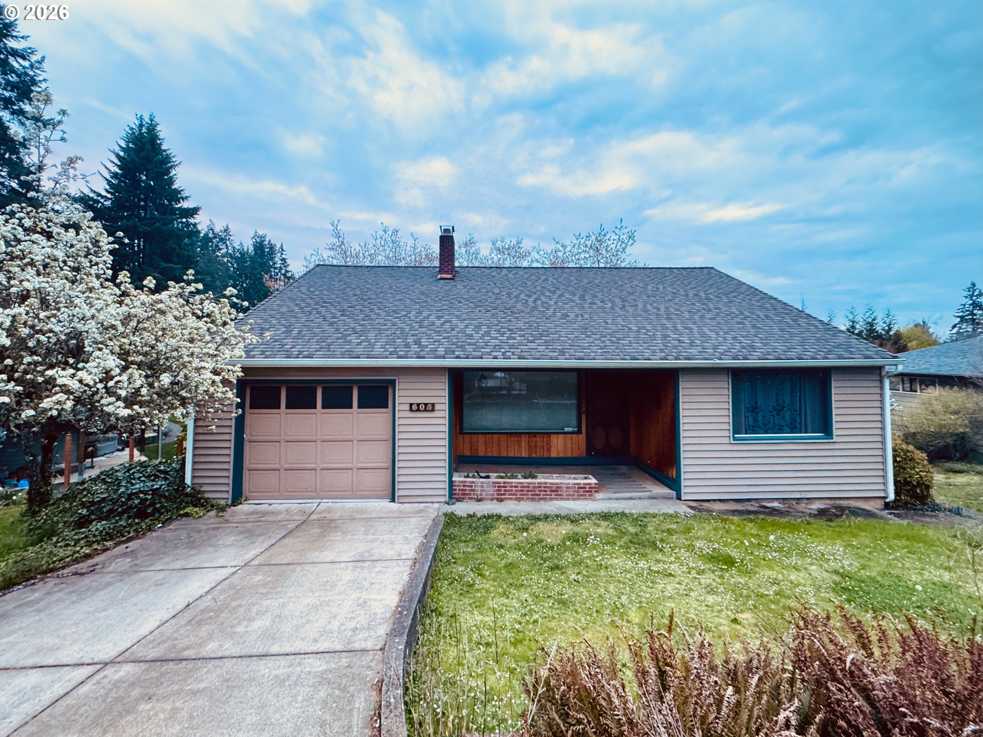 605 Fulvue Dr — photo