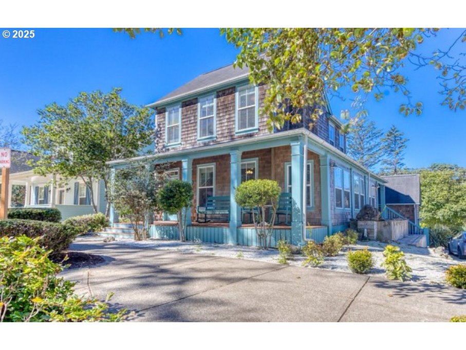 2685 SW Beach Ave — photo