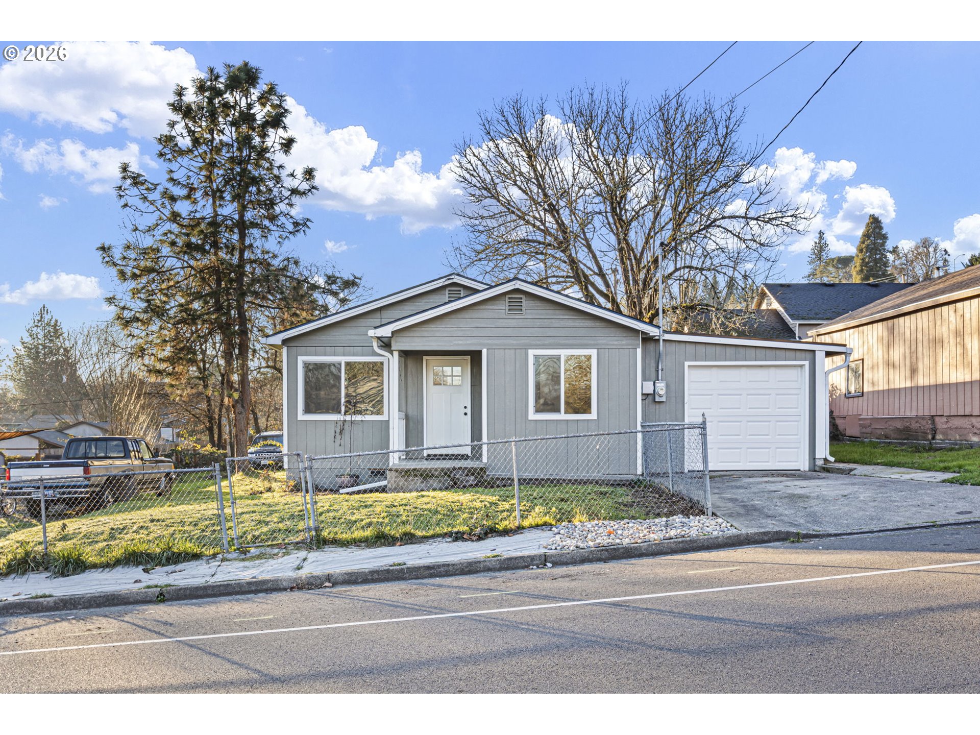 380 NW Cary St — photo