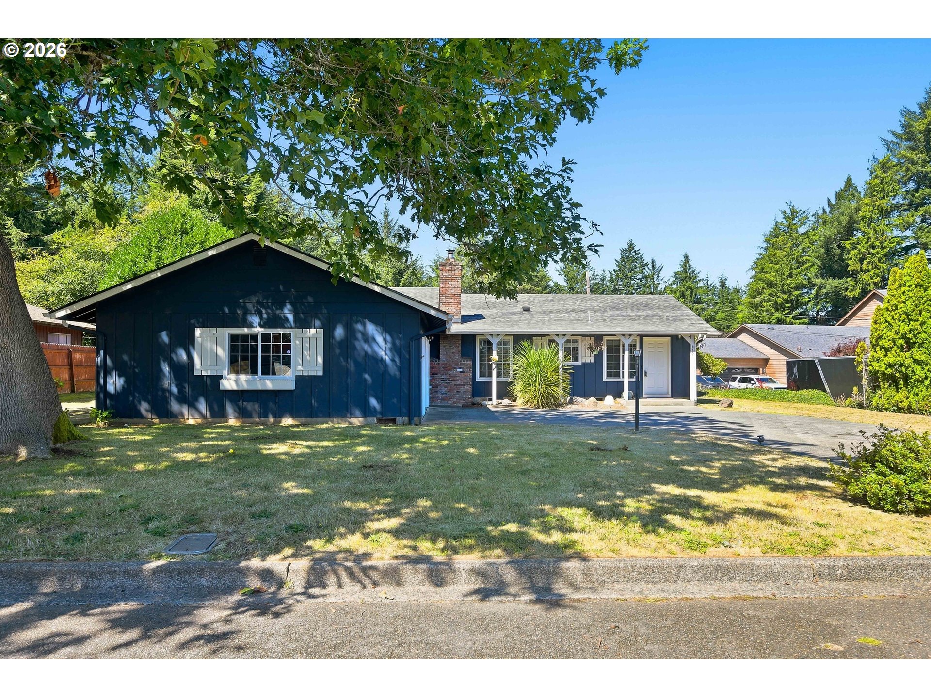 885 Oakway Dr — photo