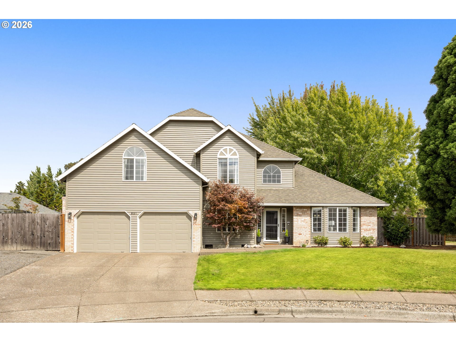 651 NE Kathleen Ct — photo