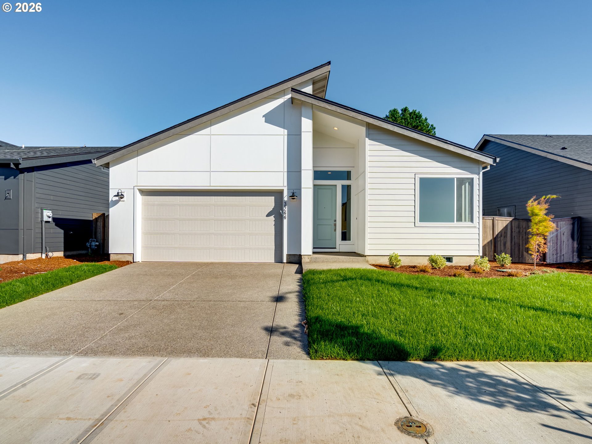 3244 Nightingale Dr — photo