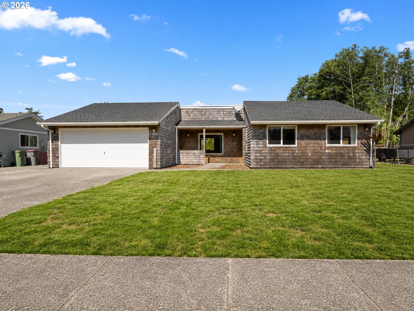 135 NW Cedar Ct — photo