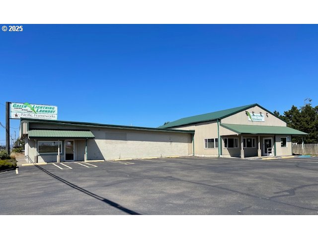 2420 Highway 101 — photo