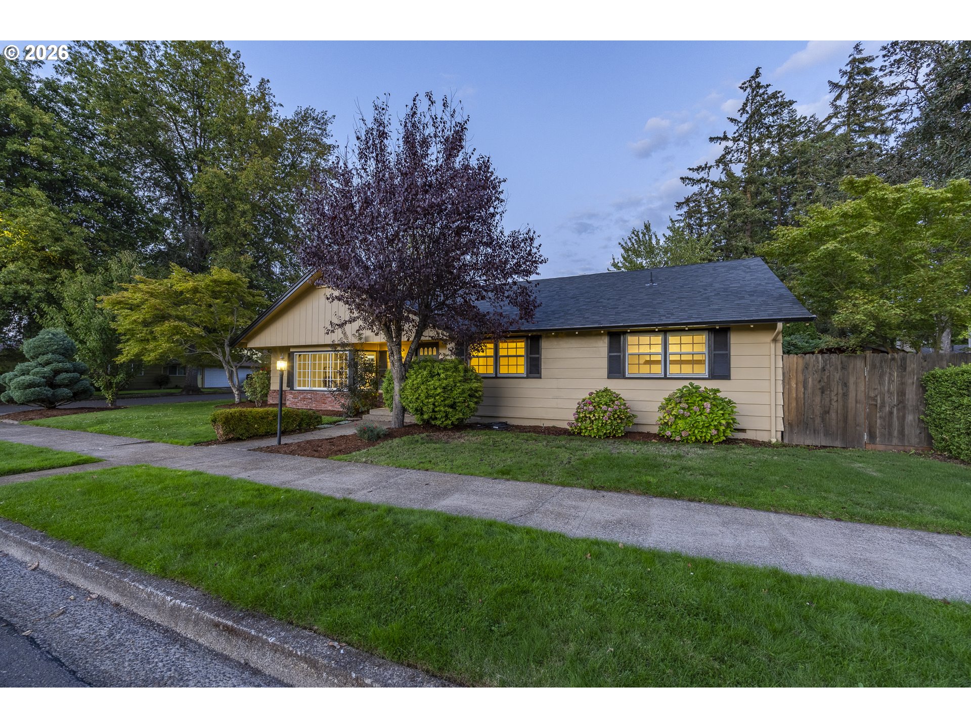1865 Tabor St, Eugene, OR 97401 — photo 2