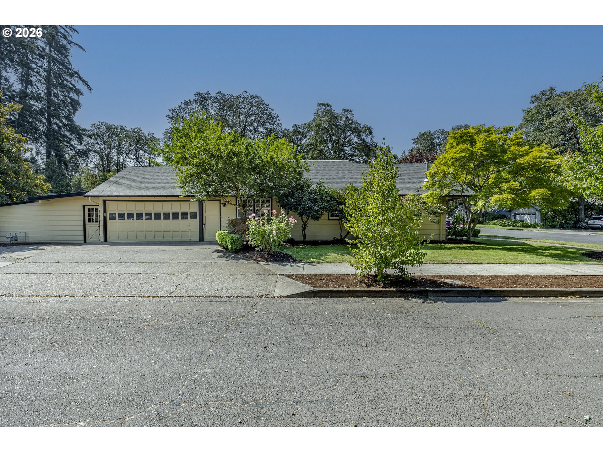 1865 Tabor St, Eugene, OR 97401 — photo 3