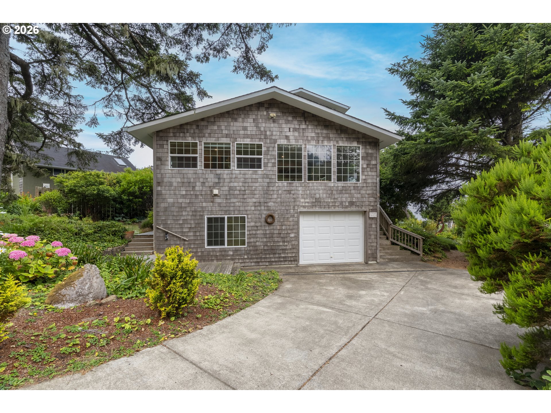 647 Pacific View Dr — photo