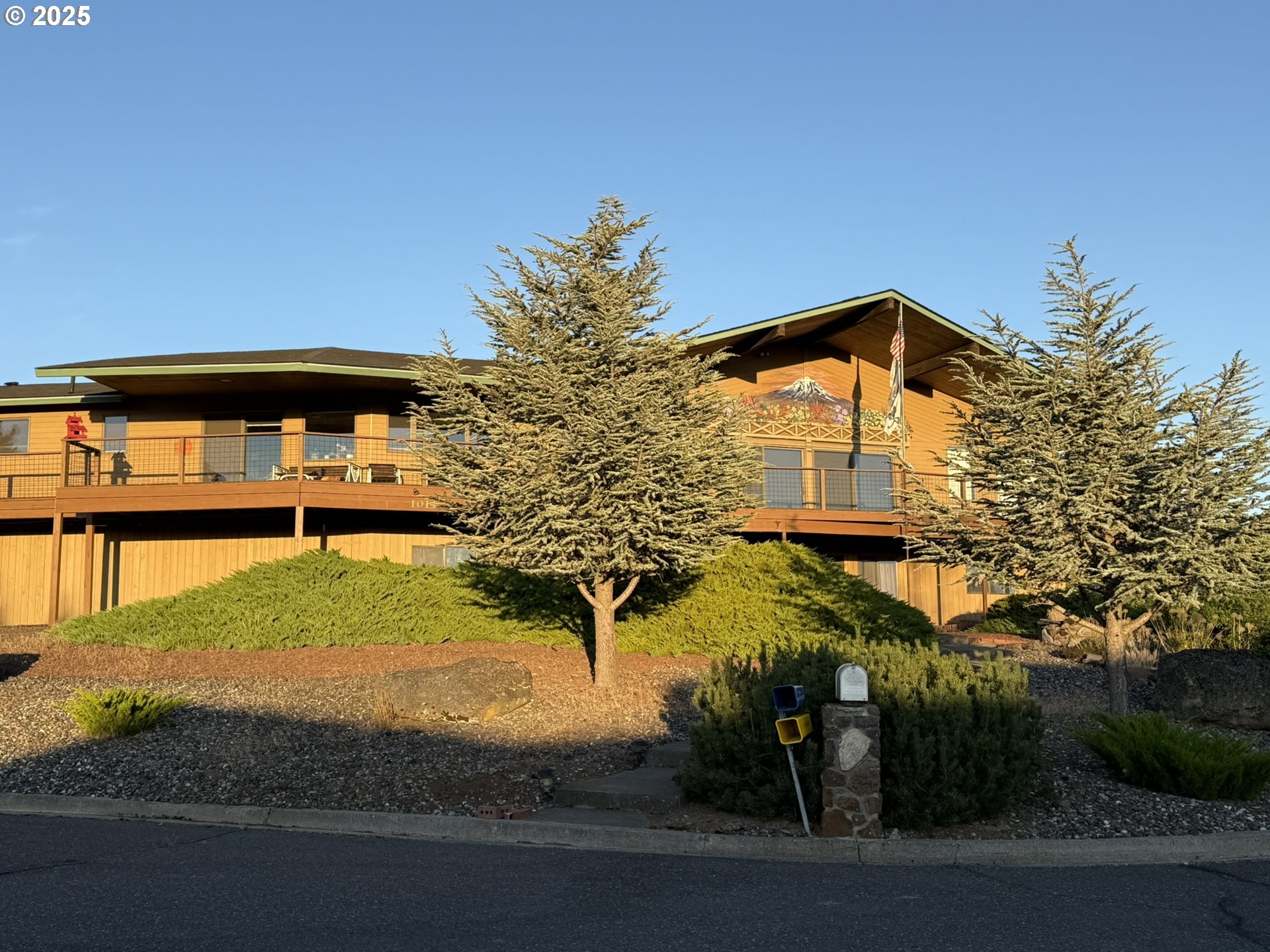 1014 Roe Dr — photo