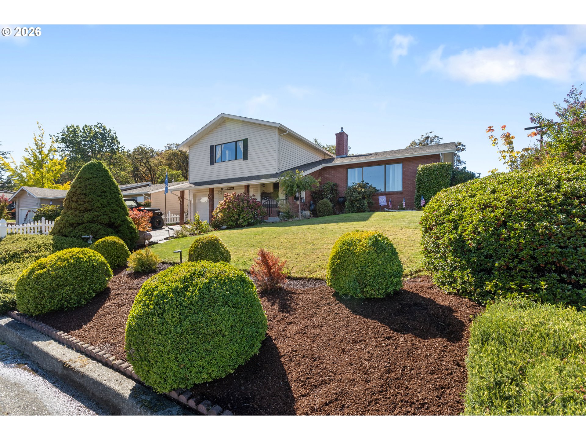 2196 NW Andrea St — photo
