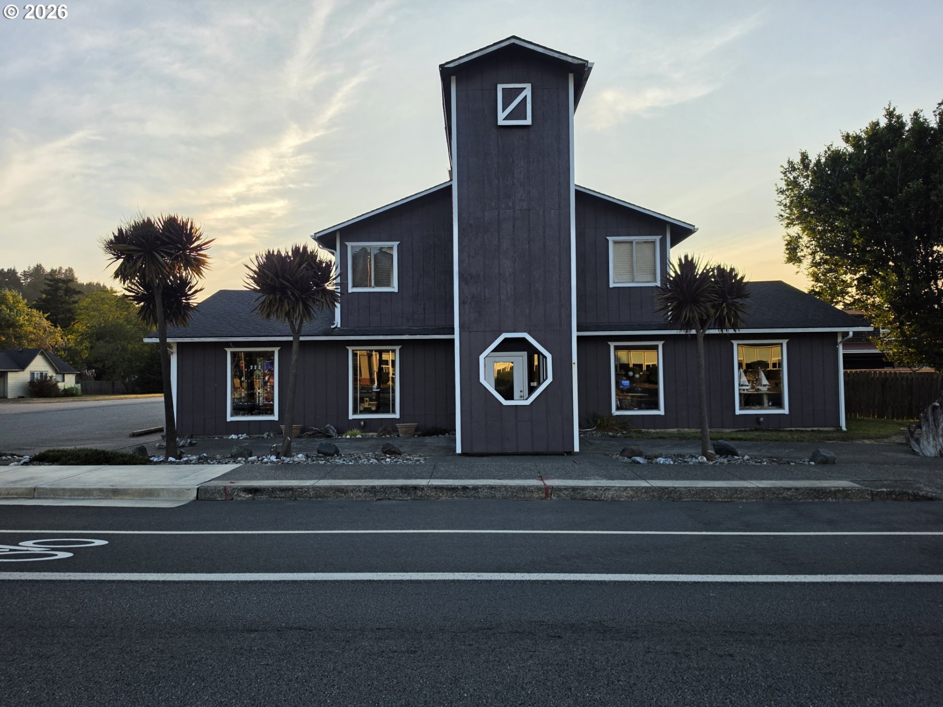 1205 Oregon St — photo