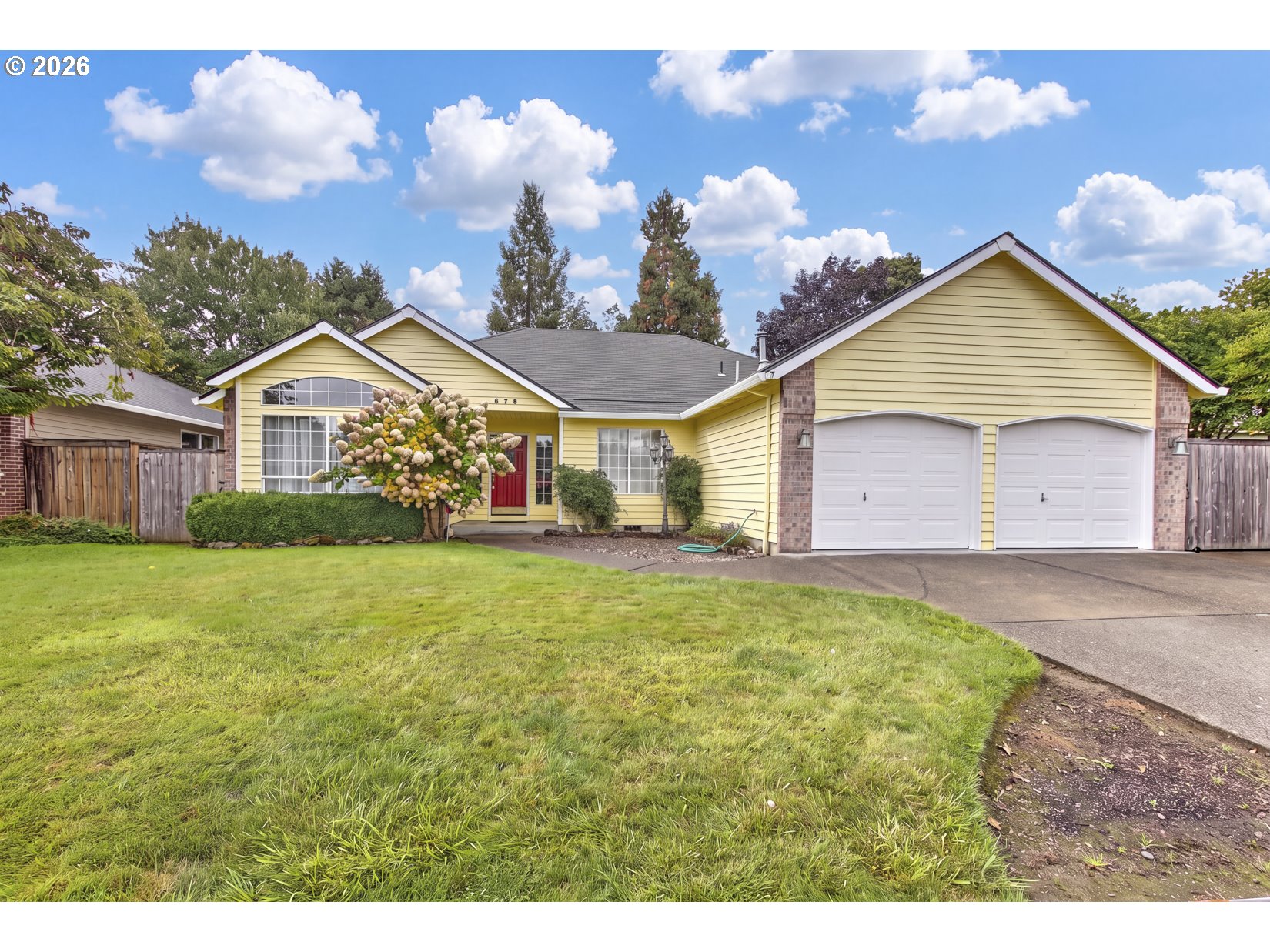 672 NE Valarie Ct — photo